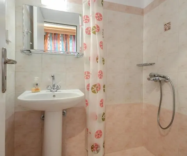 Vaso Studios In Town With Parking